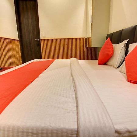 דלהי Hotel O Shri Sai מראה חיצוני תמונה