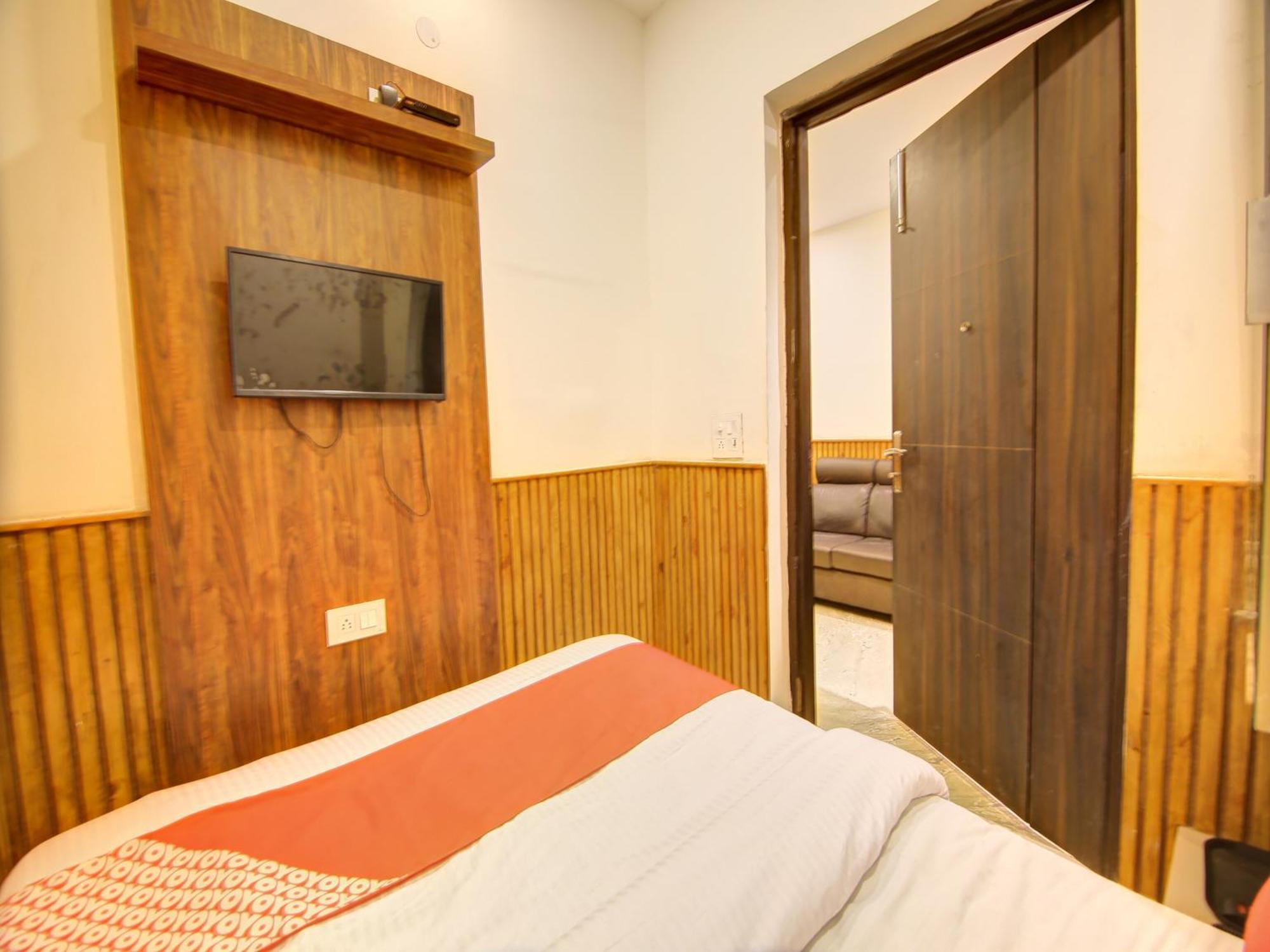 דלהי Hotel O Shri Sai מראה חיצוני תמונה
