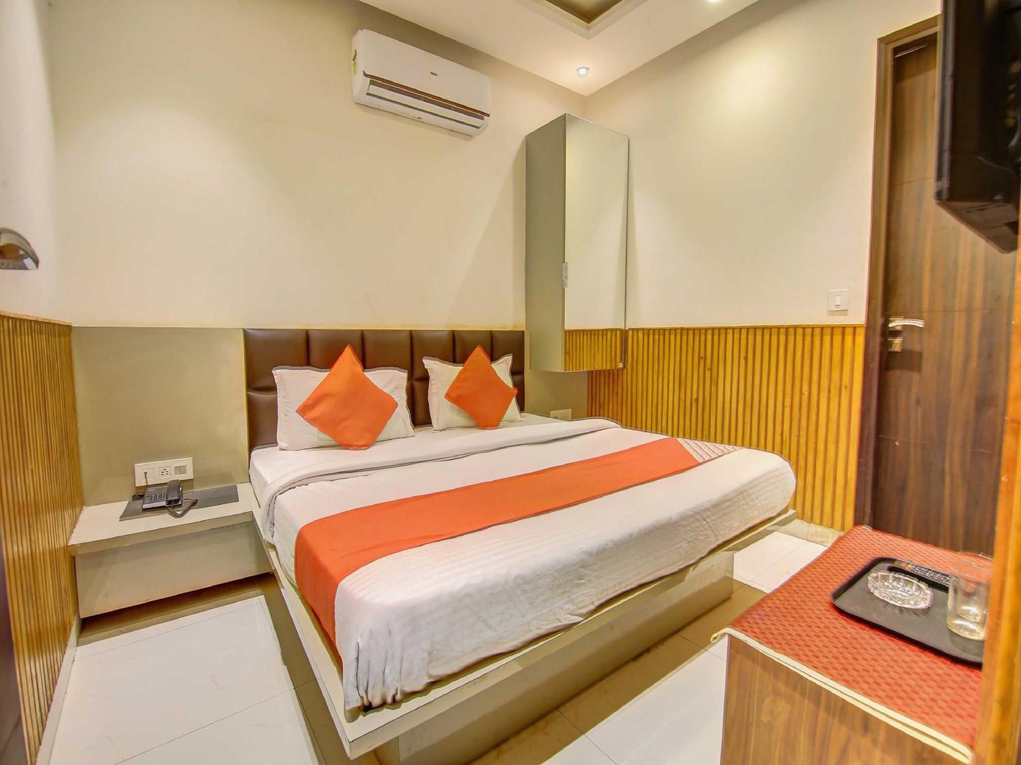 דלהי Hotel O Shri Sai מראה חיצוני תמונה