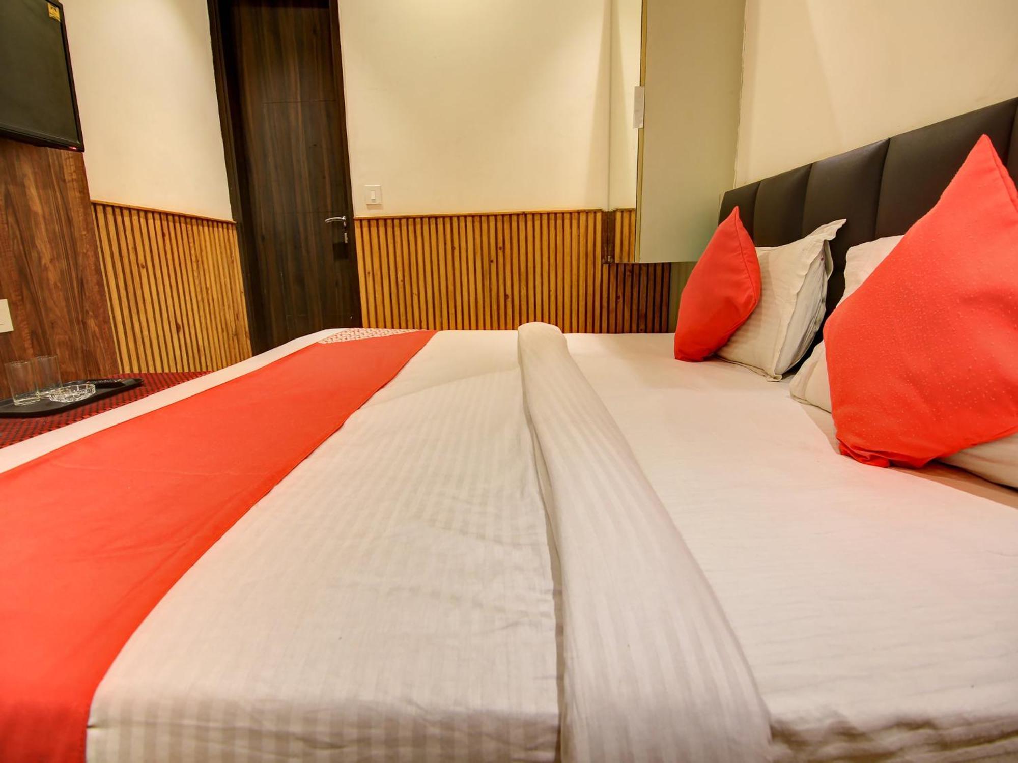 דלהי Hotel O Shri Sai מראה חיצוני תמונה