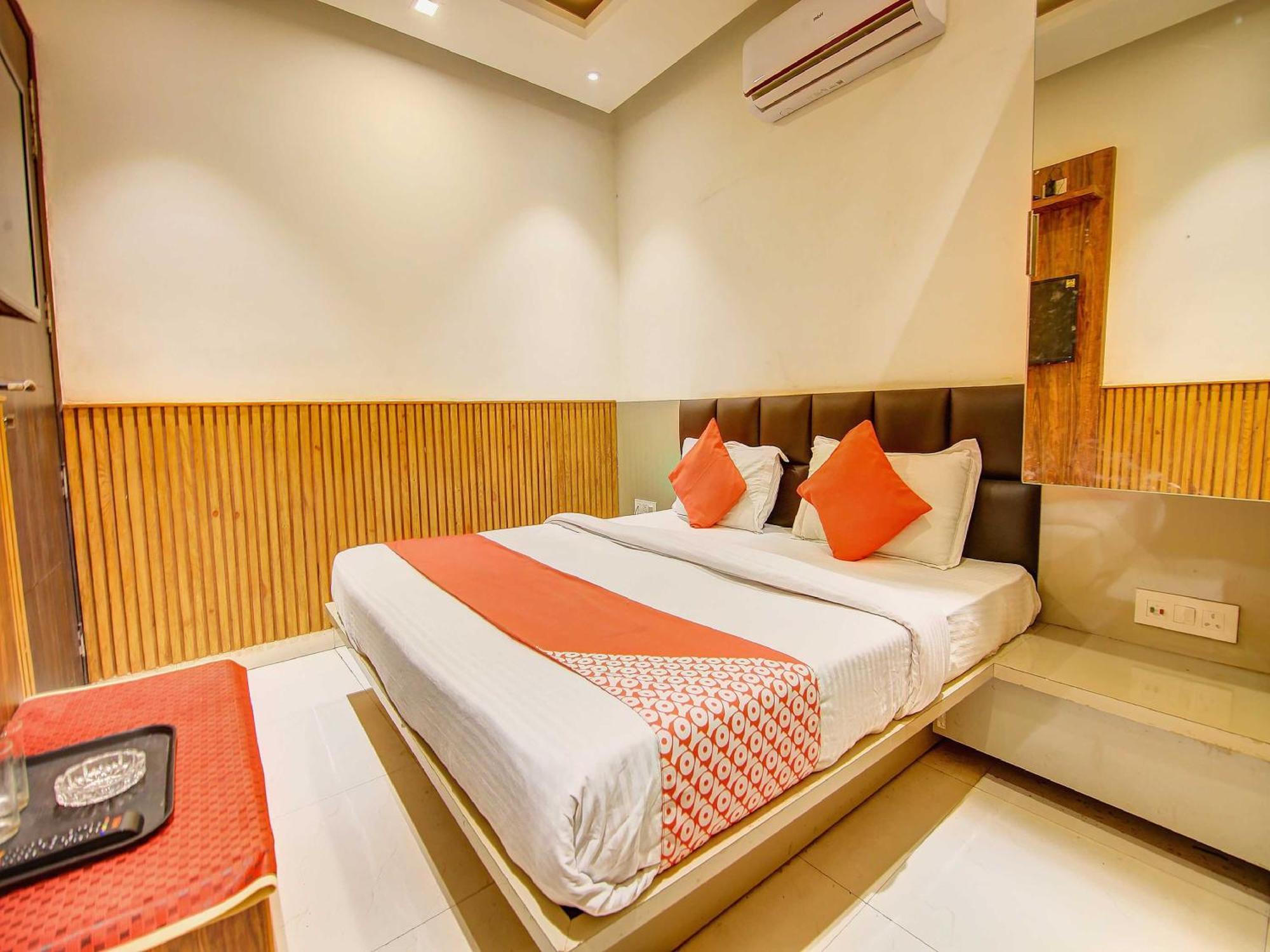דלהי Hotel O Shri Sai מראה חיצוני תמונה