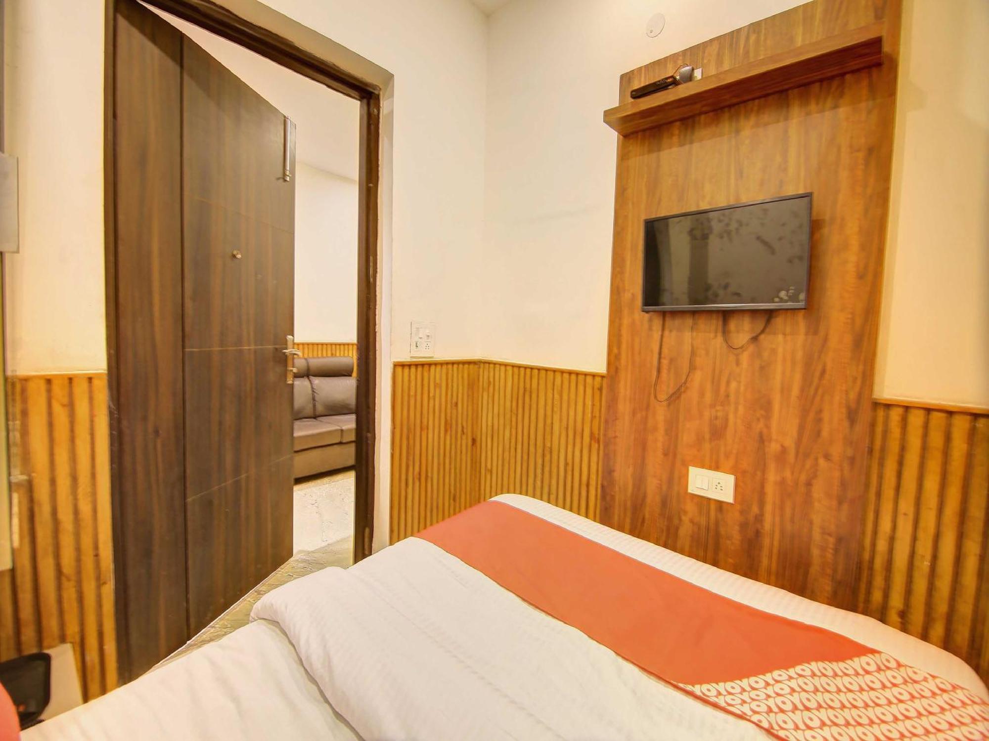 דלהי Hotel O Shri Sai מראה חיצוני תמונה