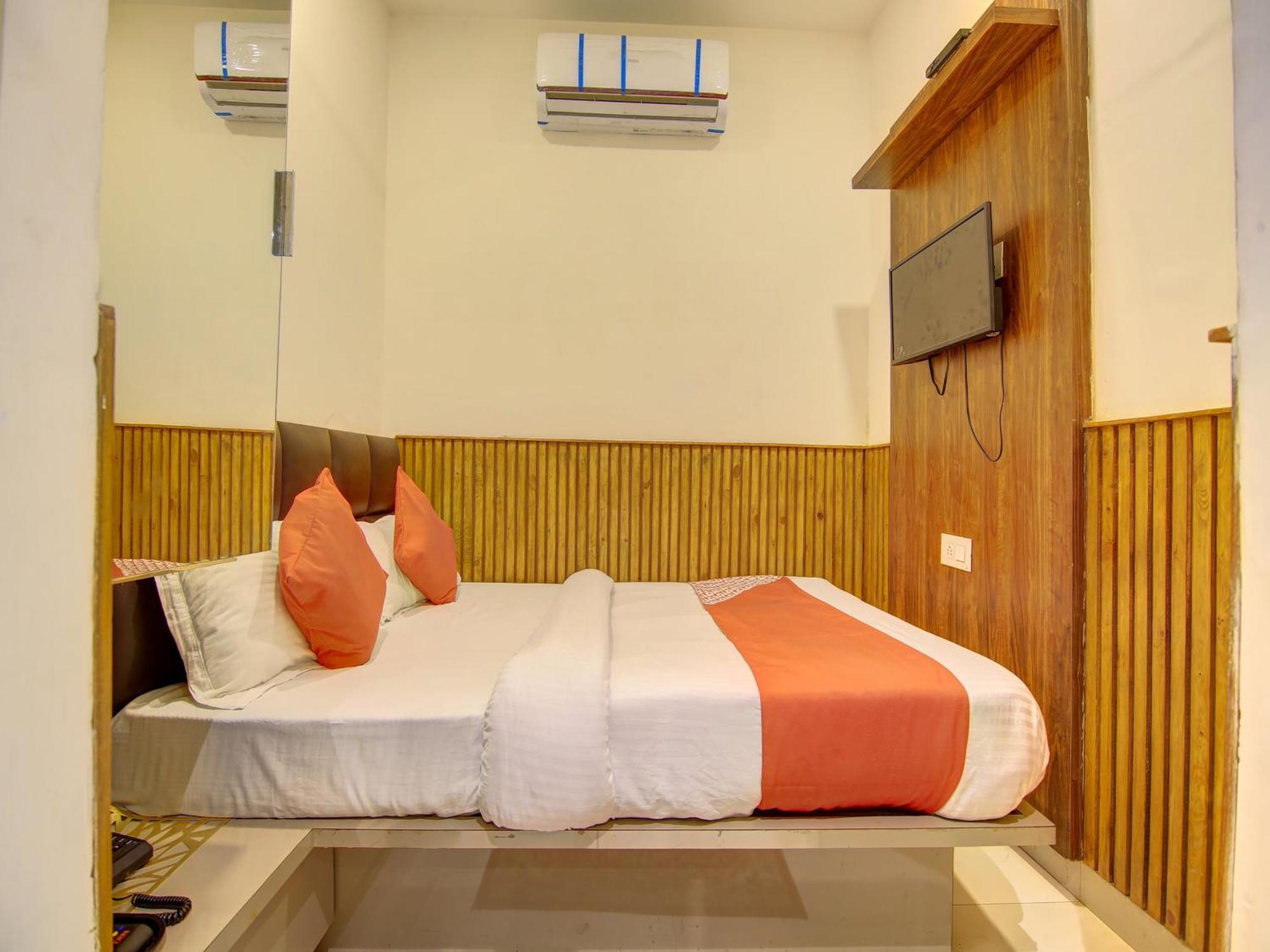 דלהי Hotel O Shri Sai מראה חיצוני תמונה