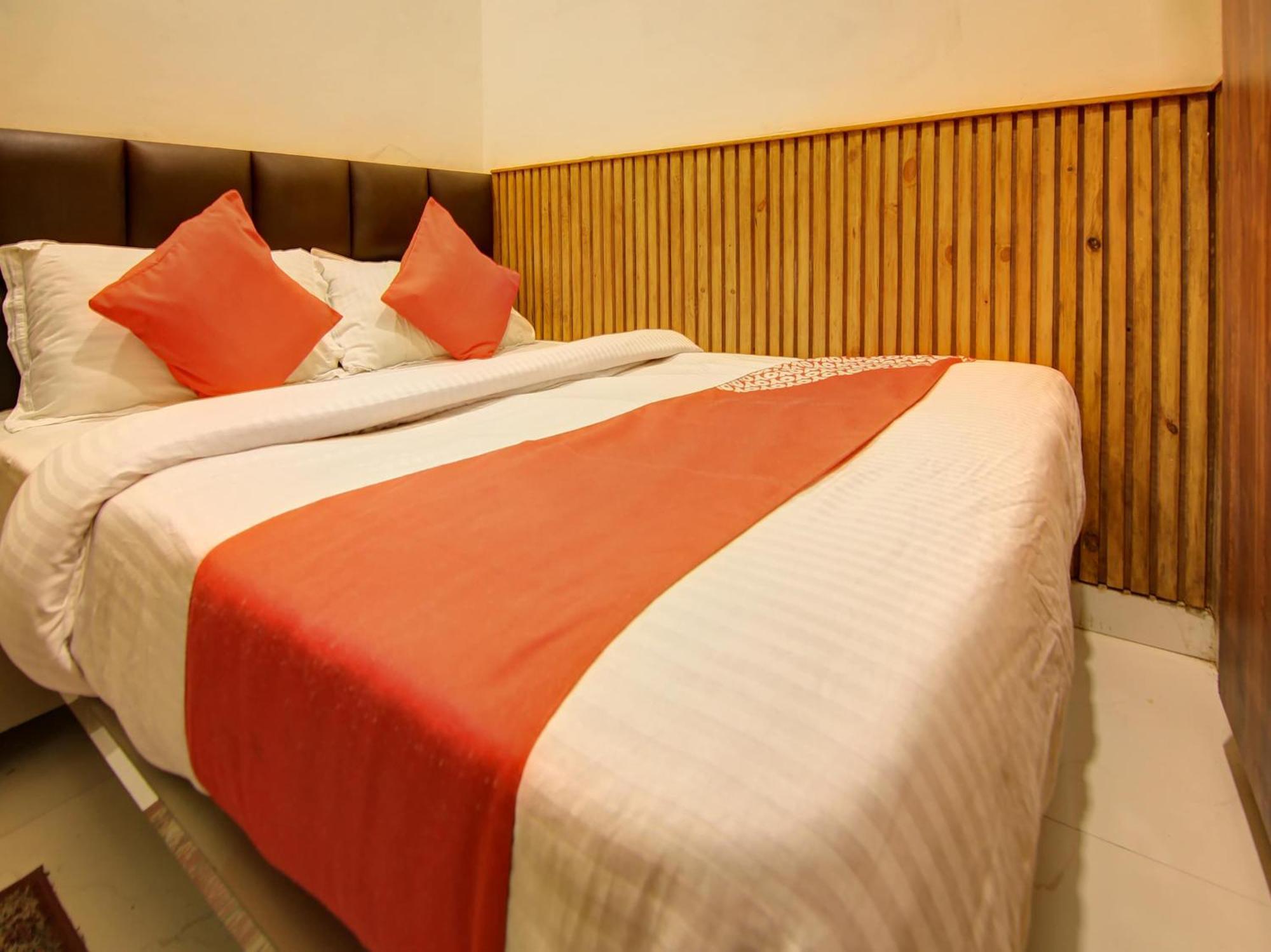 דלהי Hotel O Shri Sai מראה חיצוני תמונה