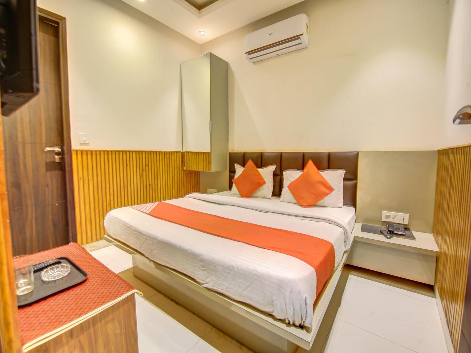 דלהי Hotel O Shri Sai מראה חיצוני תמונה